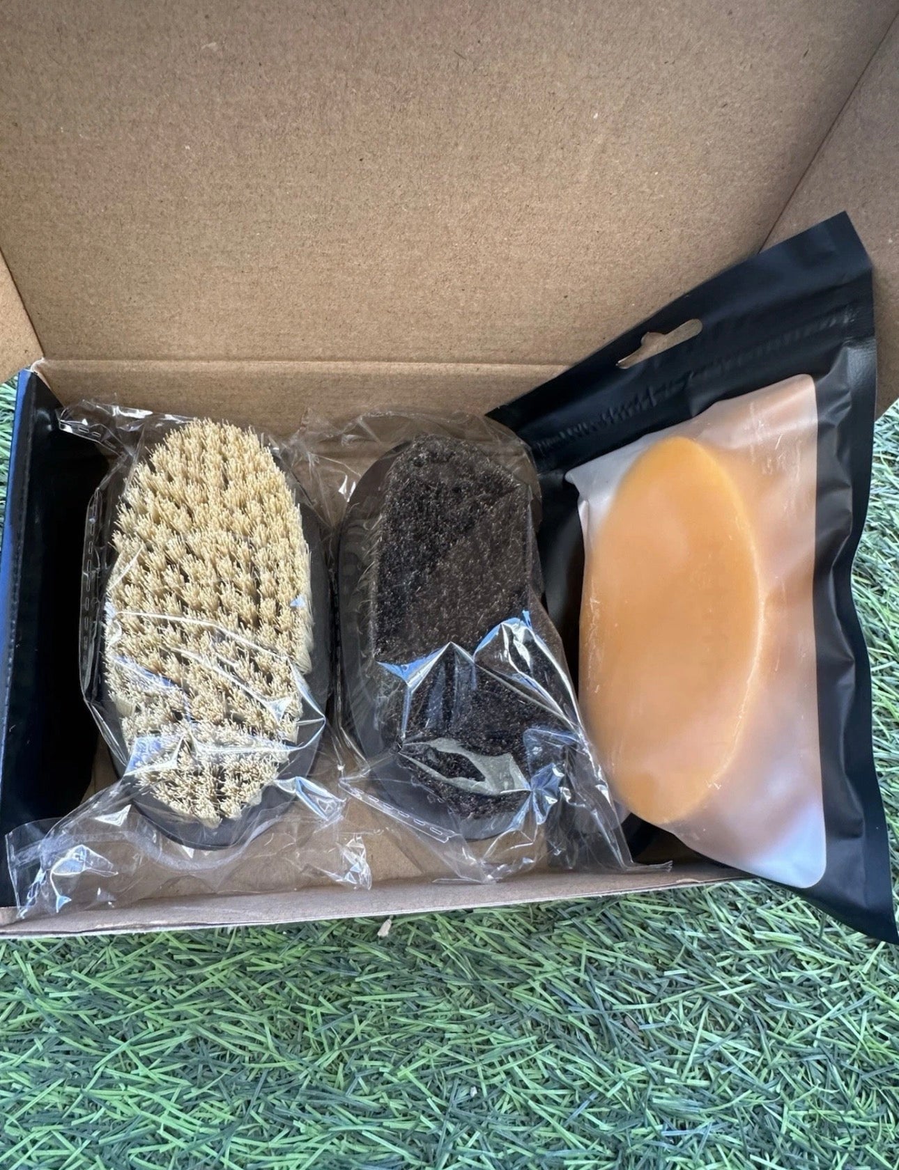 Football Wax Kit (2 Brushes - 1 Big Wax)
