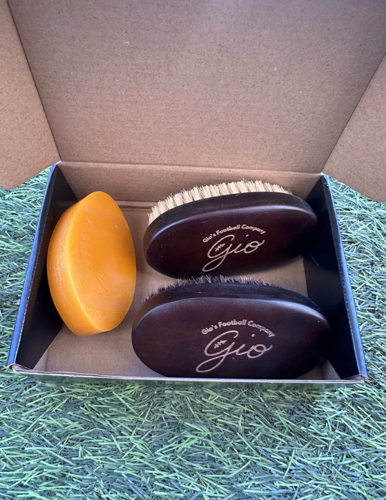 Football Wax Kit (2 Brushes - 1 Big Wax)